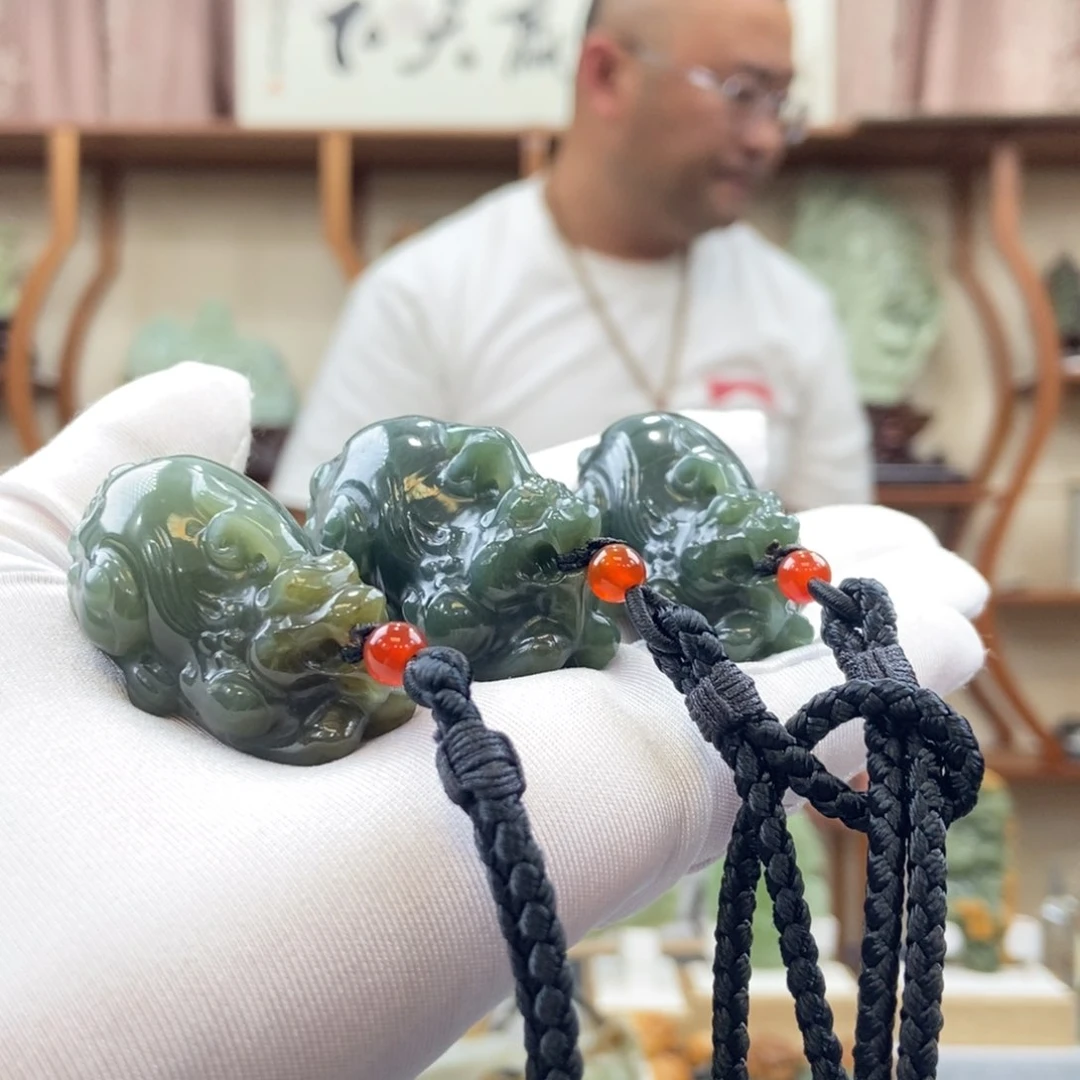 和田玉未镶嵌颈饰多样性发一件貔貅