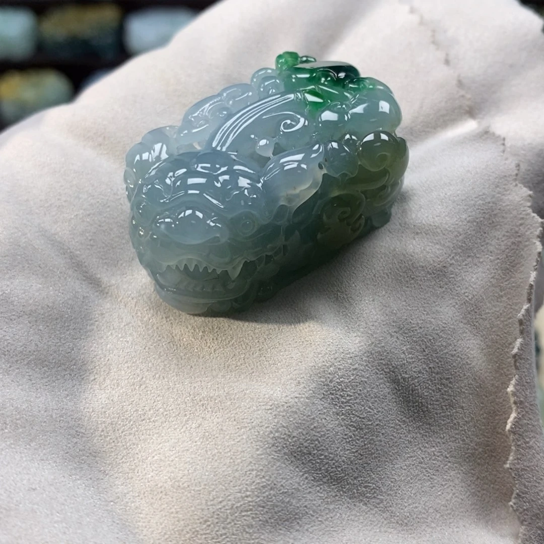 翡翠未镶嵌颈饰天然翡翠吊坠貔貅