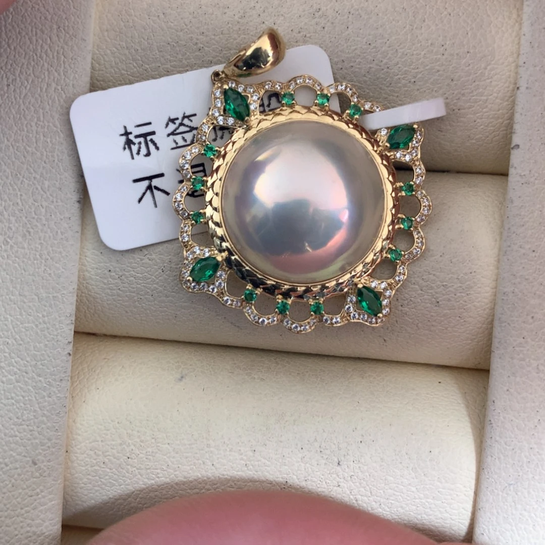 拼合珍珠（马贝珠）颈饰18K金镶嵌