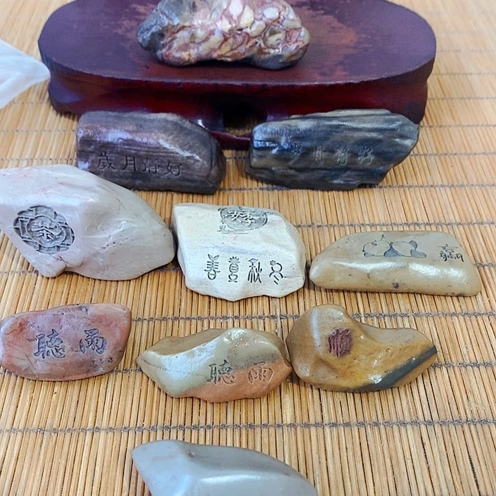y***l原石雕刻工艺品手把摆件