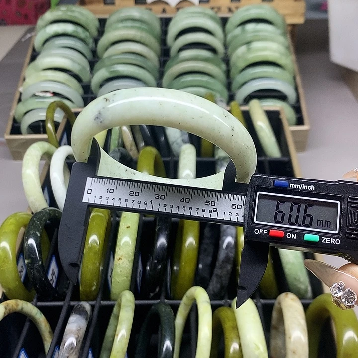 未镶嵌蛇纹石玉手镯221