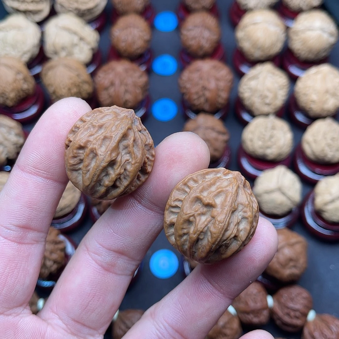 文玩核桃把件粗筋八龙柱