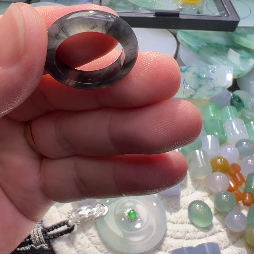 古***凌定制翡翠未镶嵌翡翠