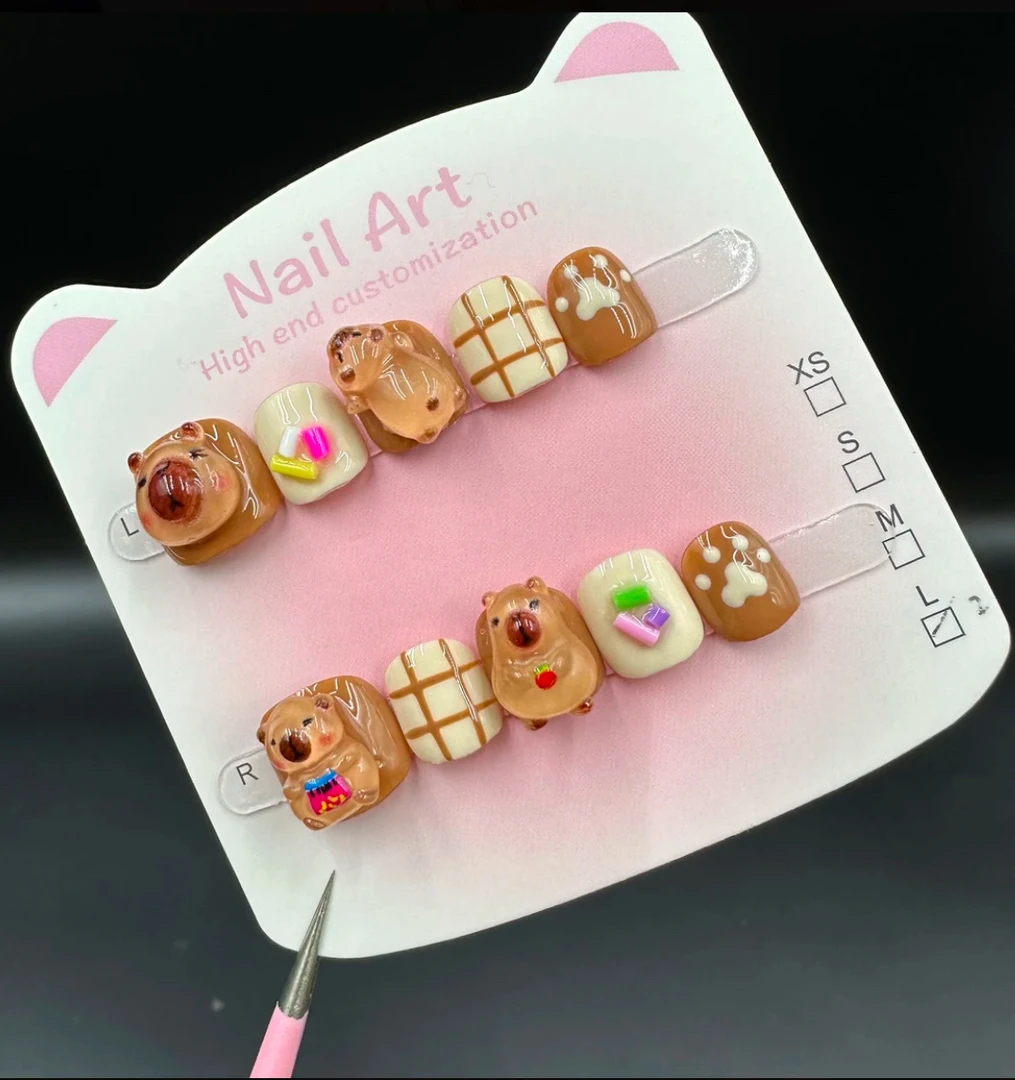 卡皮巴拉1号小朋友纯手工可爱美甲穿戴甲2-10岁新款宝宝美甲