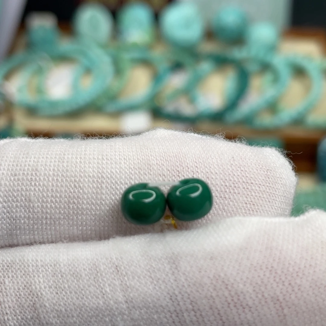 绿松石未镶嵌颈饰