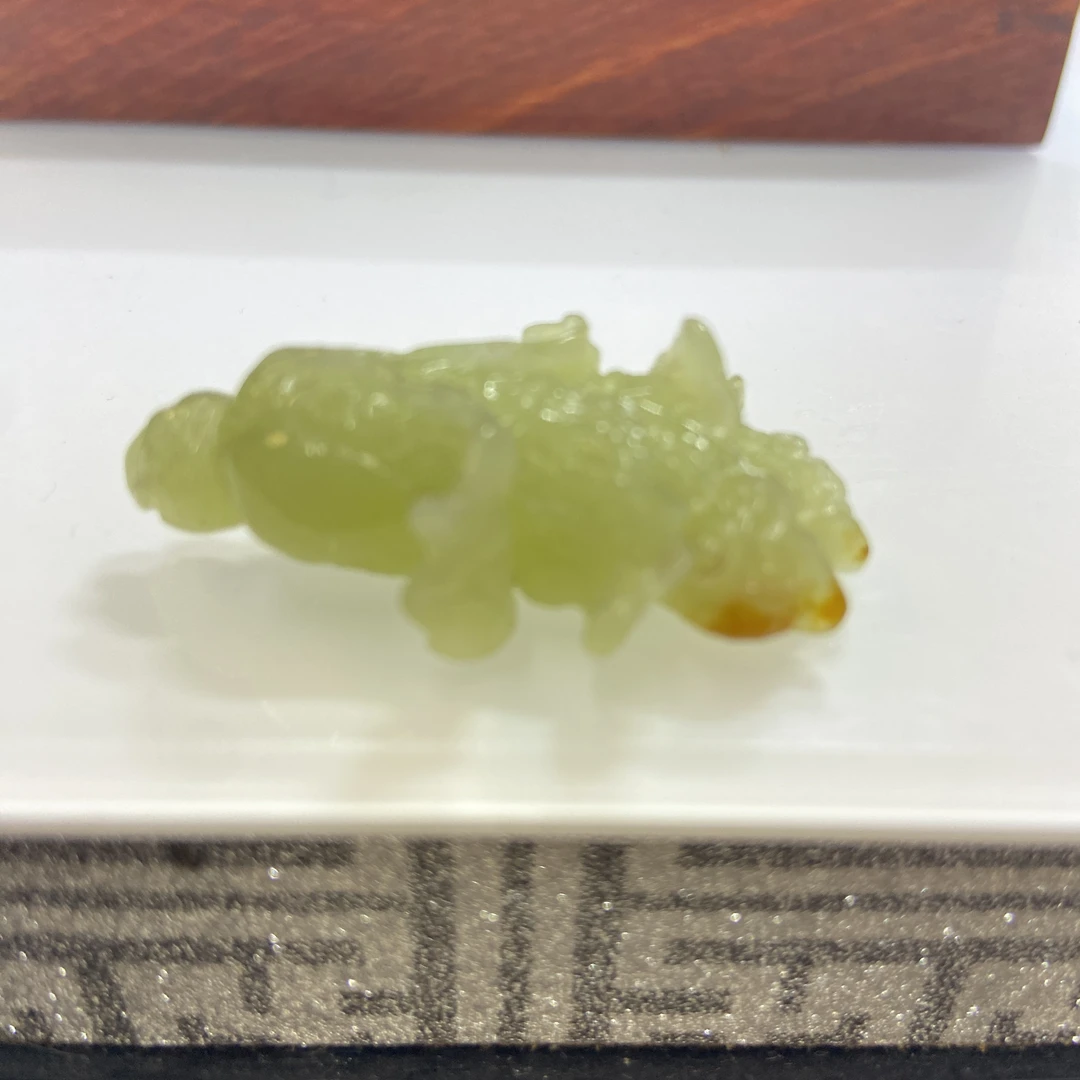 和田岫岩黄白河磨白菜吊坠精雕细琢料子好天然皮色时尚