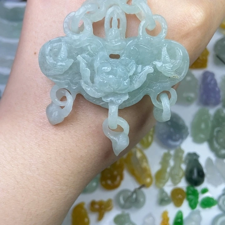 定制翡翠未镶嵌玉锁