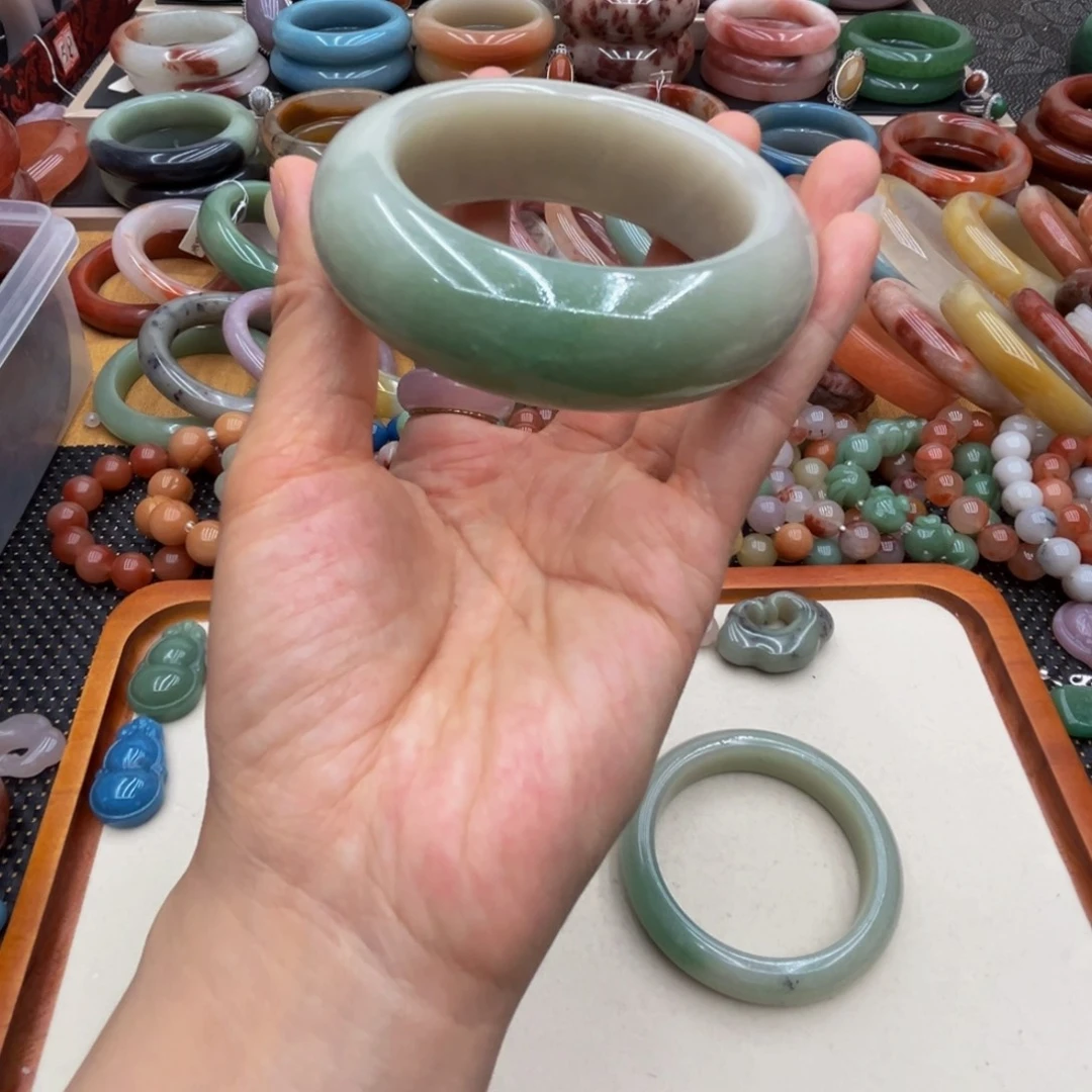 石英质玉未镶嵌圈口齐全