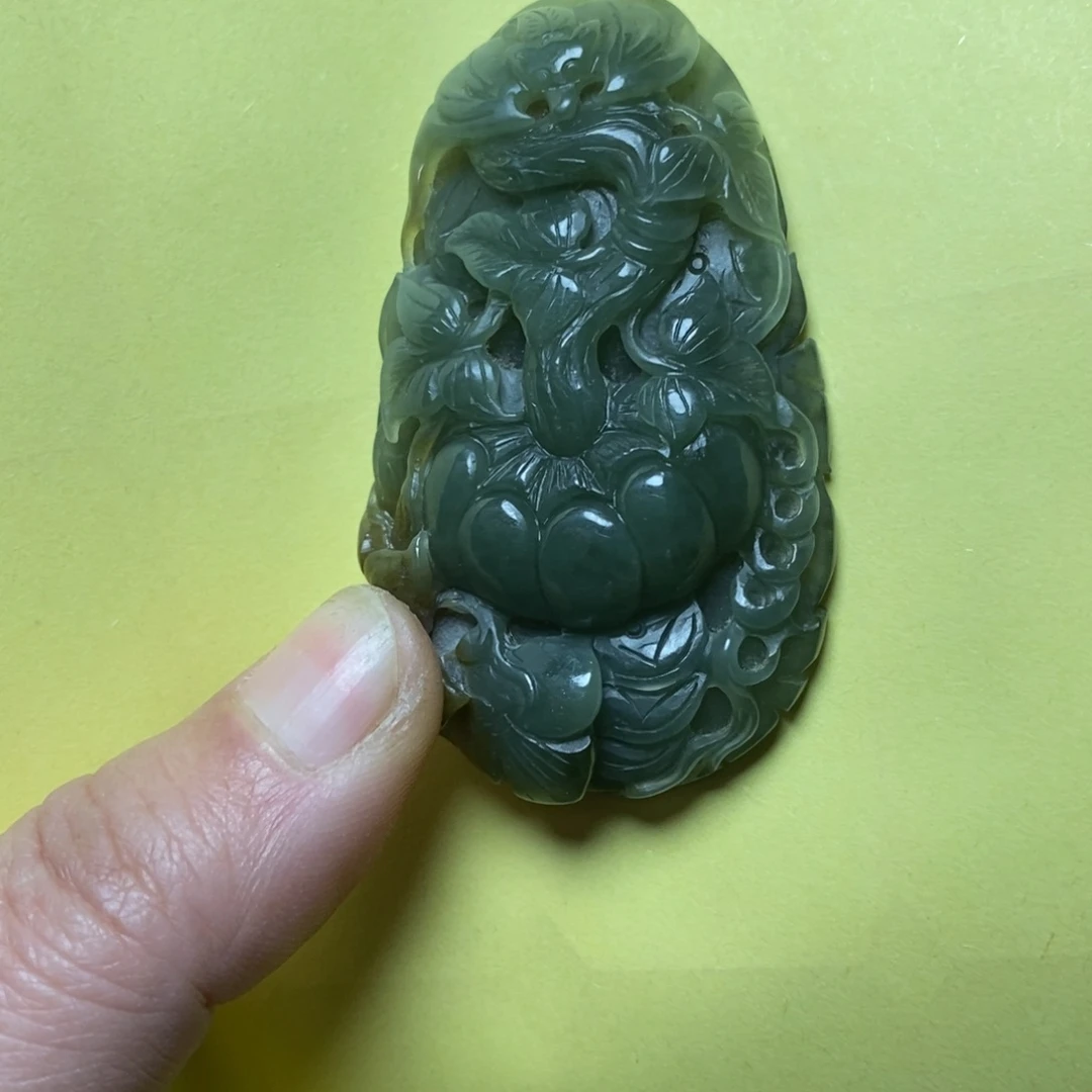 和田玉颈饰未镶嵌爱***贝