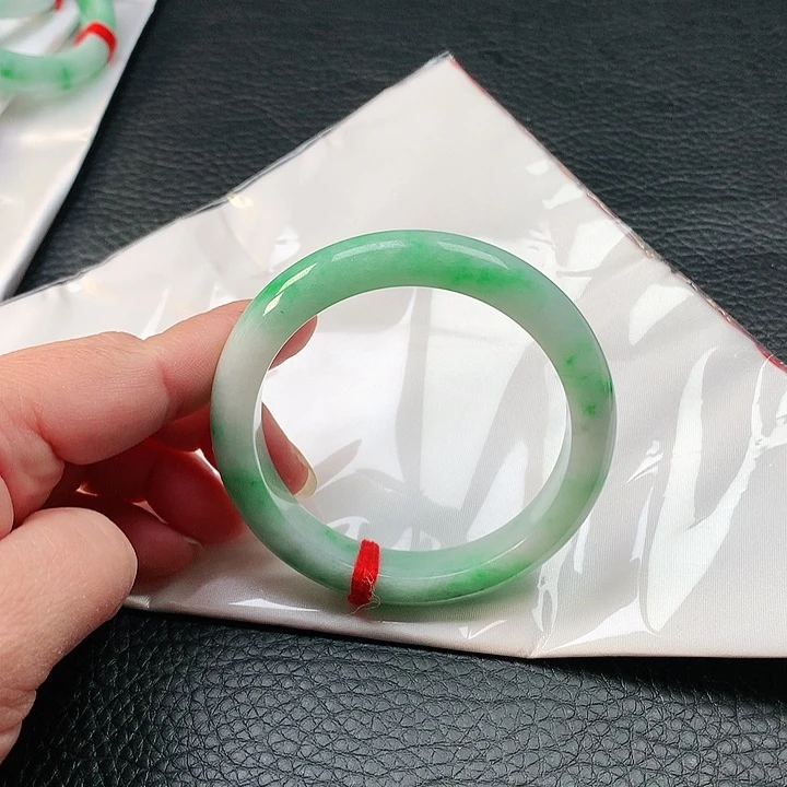 翡翠手镯未镶嵌翡翠013