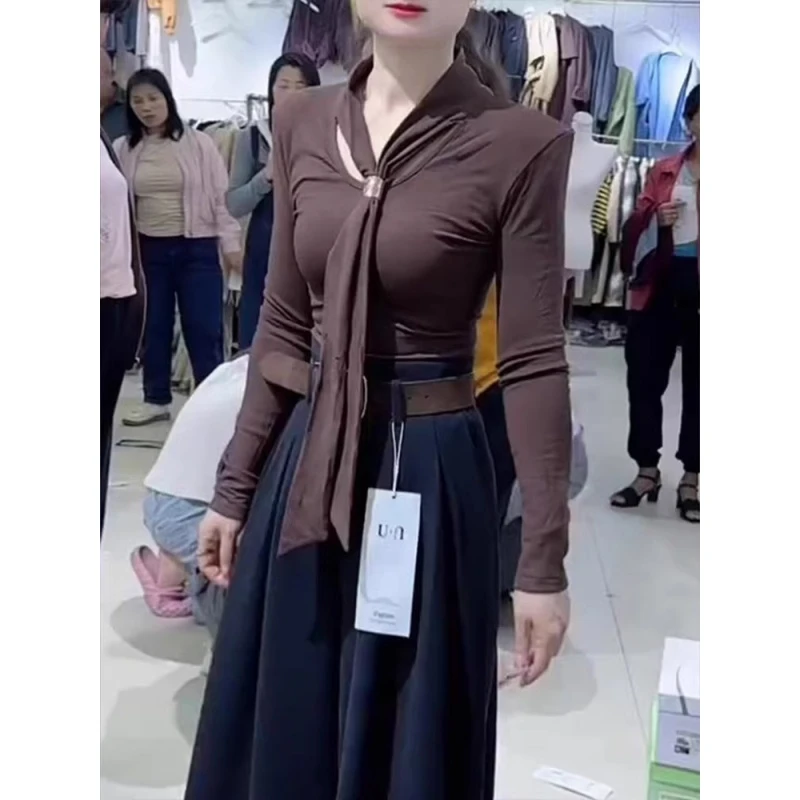 高级棕色设计感领结上衣女2025秋季新款小众百搭舒适显瘦减龄穿搭