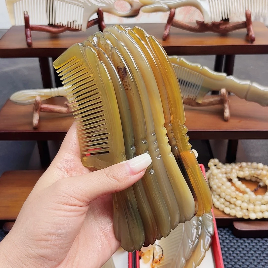 手工制作的纯牛角梳