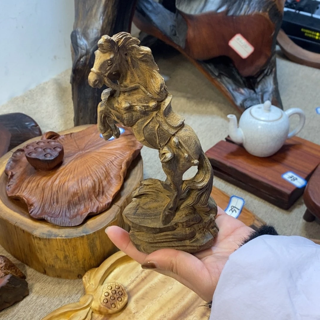 黑檀一马当先摆件