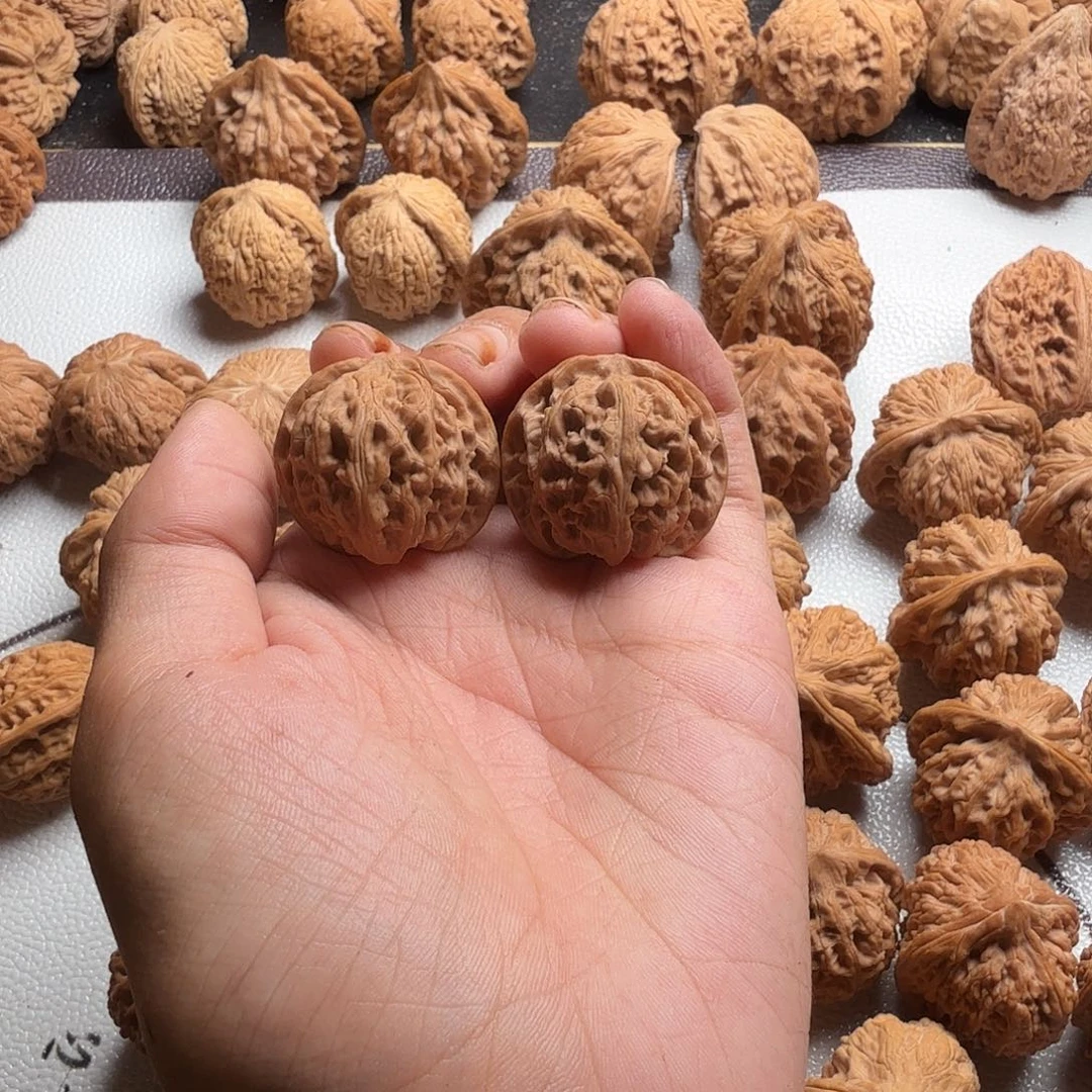 文玩核桃吊坠苹果园