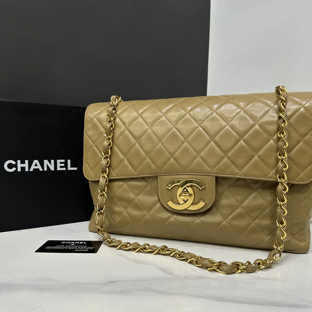 95新 Chanel/香奈儿 奶茶色软贝嫂包3开卡34cm/JJ5091708