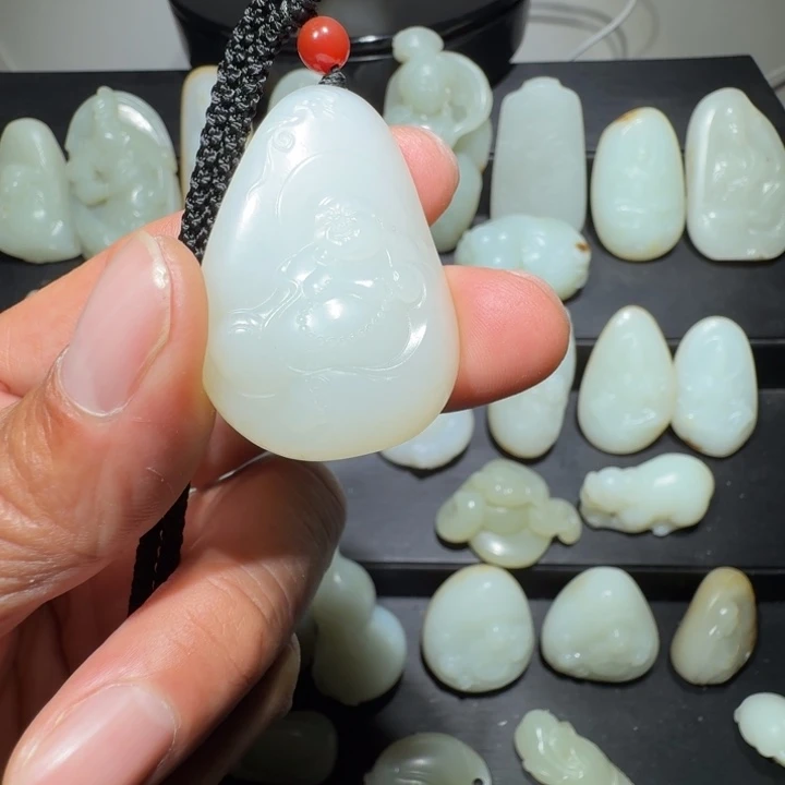 颈饰未镶嵌和田玉徐**刘