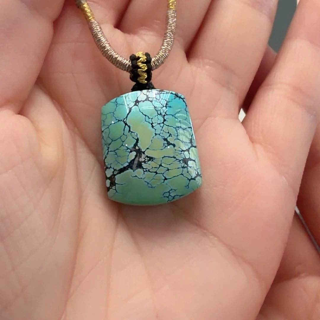 绿松石未镶嵌颈饰