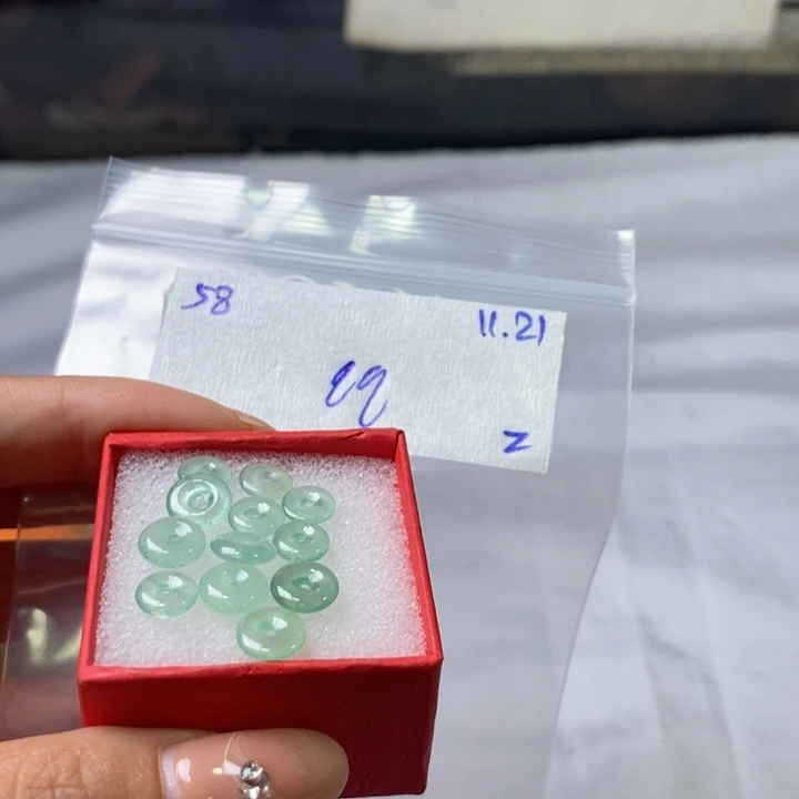 邓***生定制翡翠未镶嵌不退