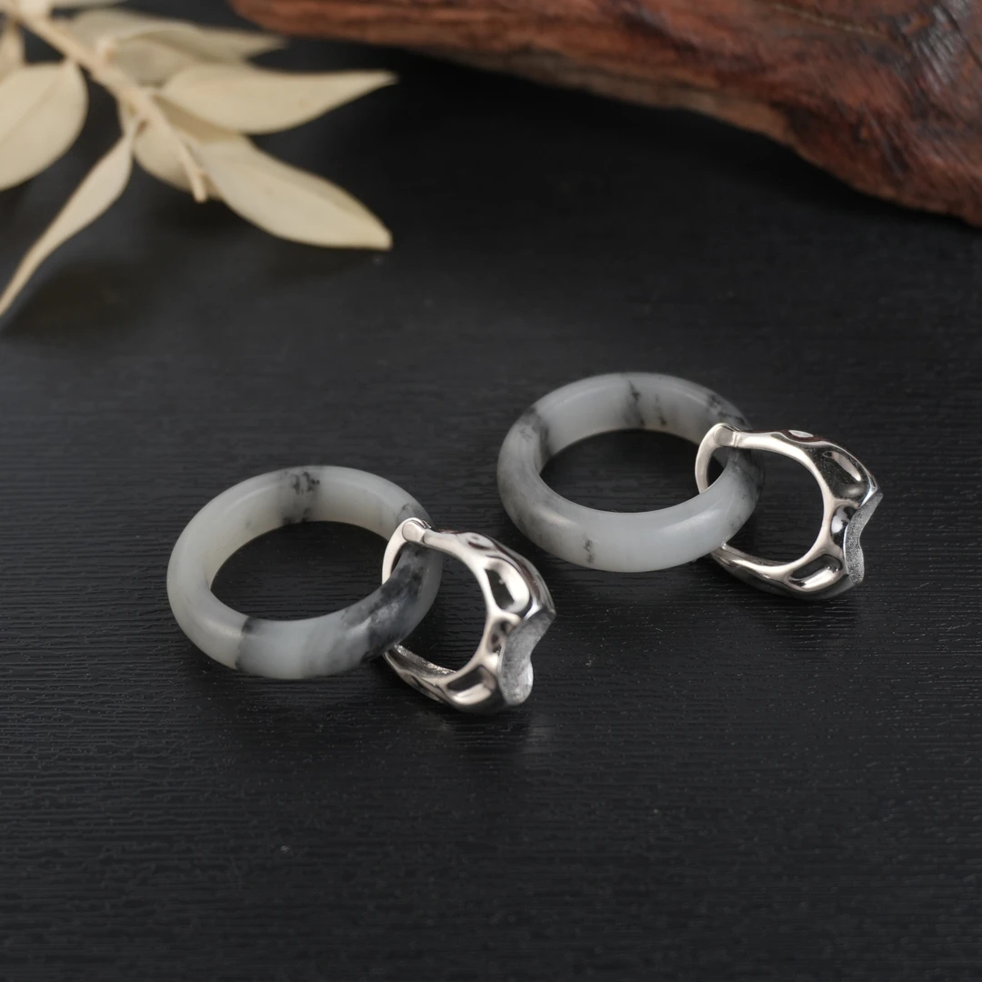 E305 和田玉银925镶嵌  青花圆环耳饰