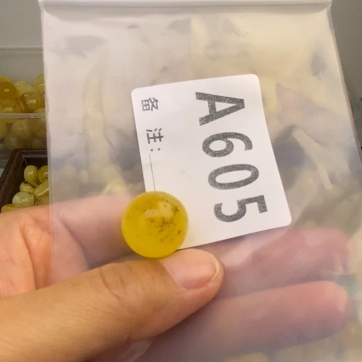 琥珀未镶嵌裸石微瑕平头18.2