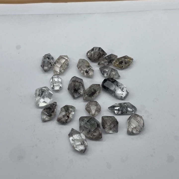 未镶嵌颈饰水晶八*水20颗闪灵钻