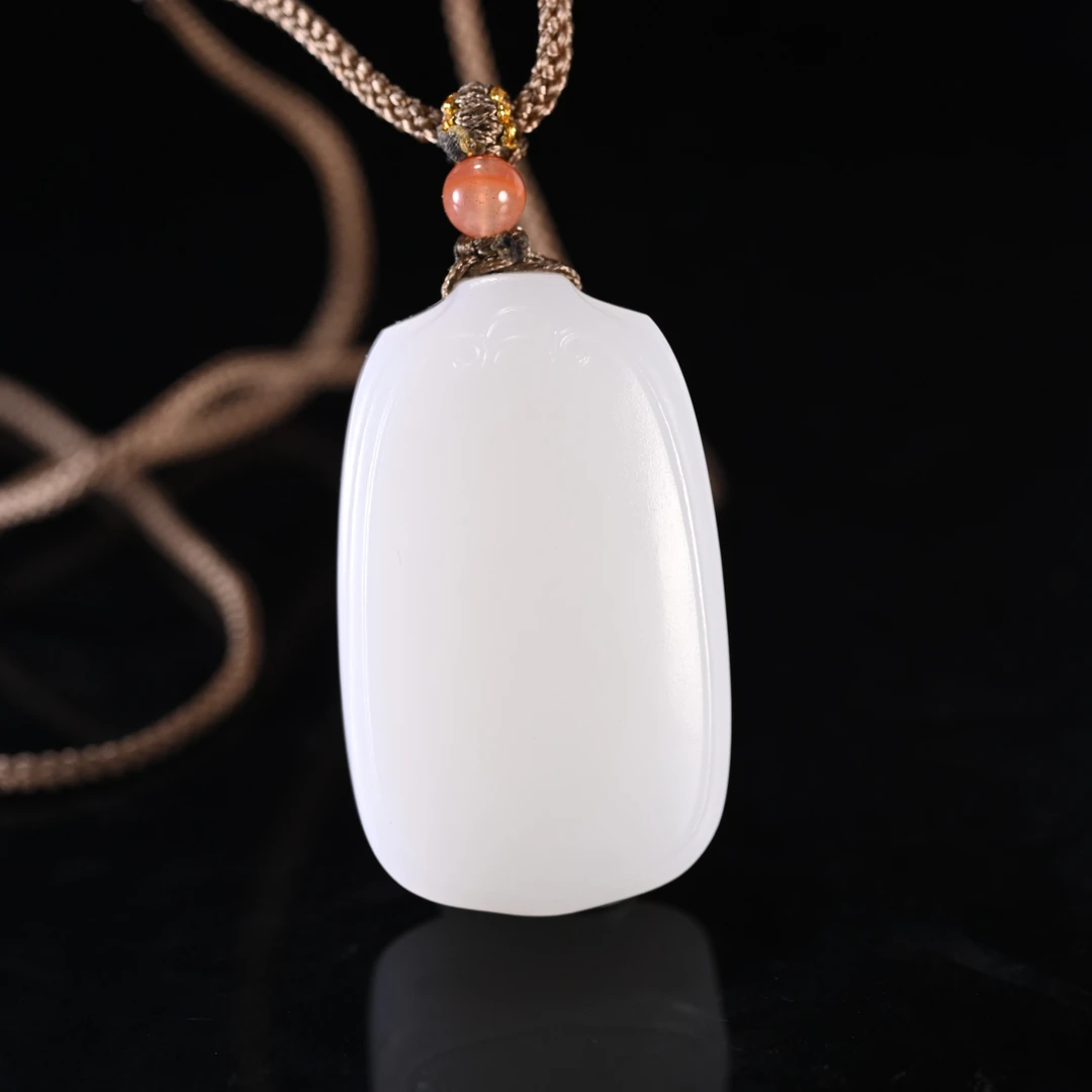 LOT8843 2510180499和田玉平安无事牌/保利