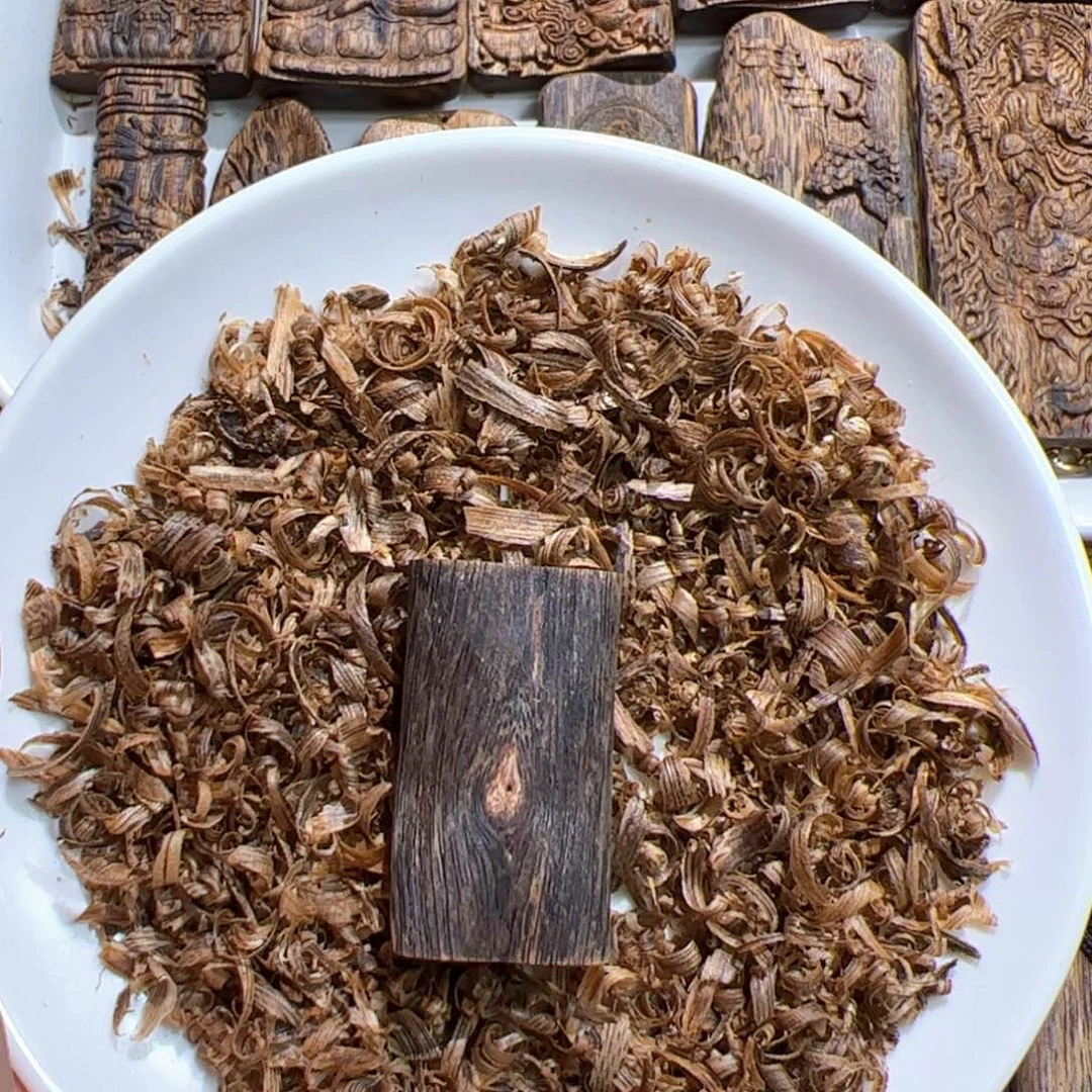 沉香沉香碎屑紫棋素牌6.4克