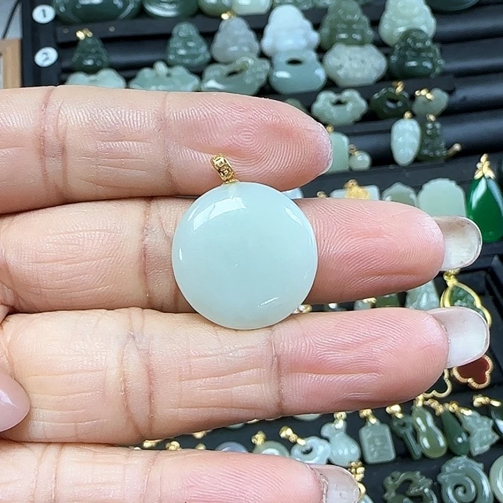 和田玉吊坠(不含链)18K金镶嵌墨*