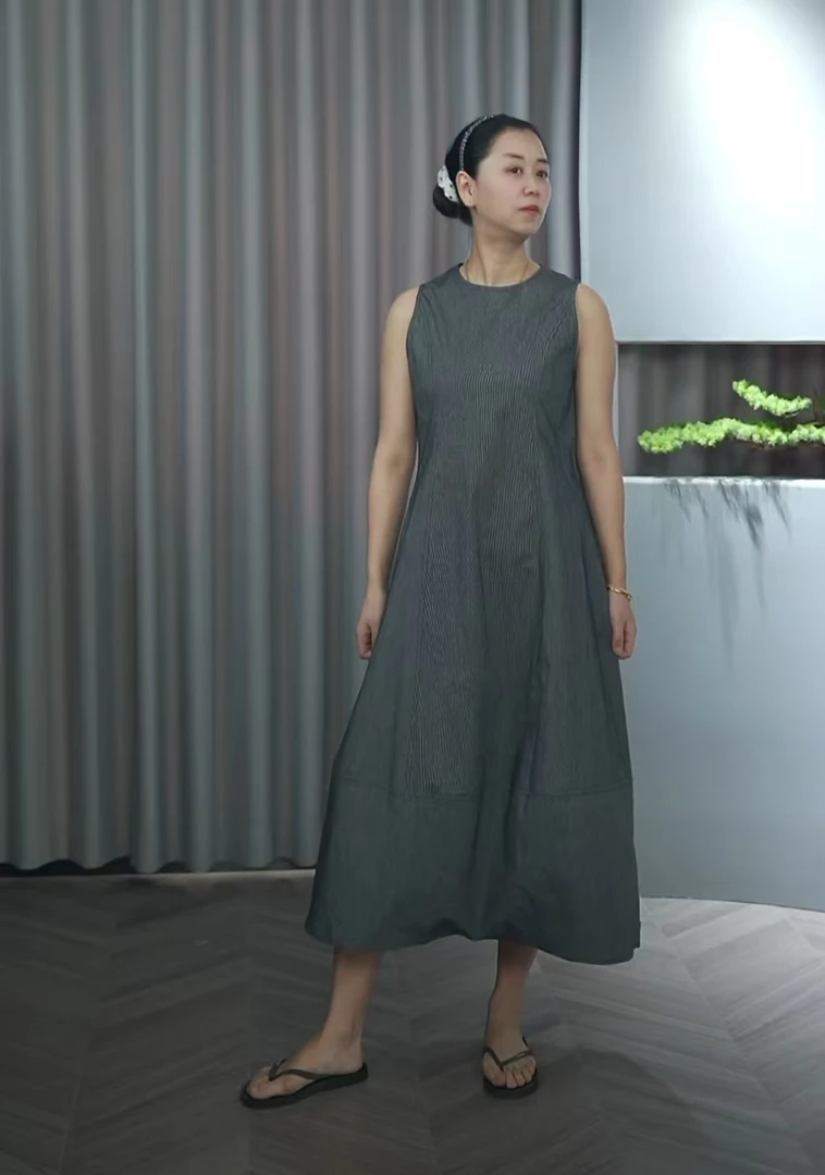 春夏无袖法式背心连衣裙气质纯色简约高级感时髦裙子22170