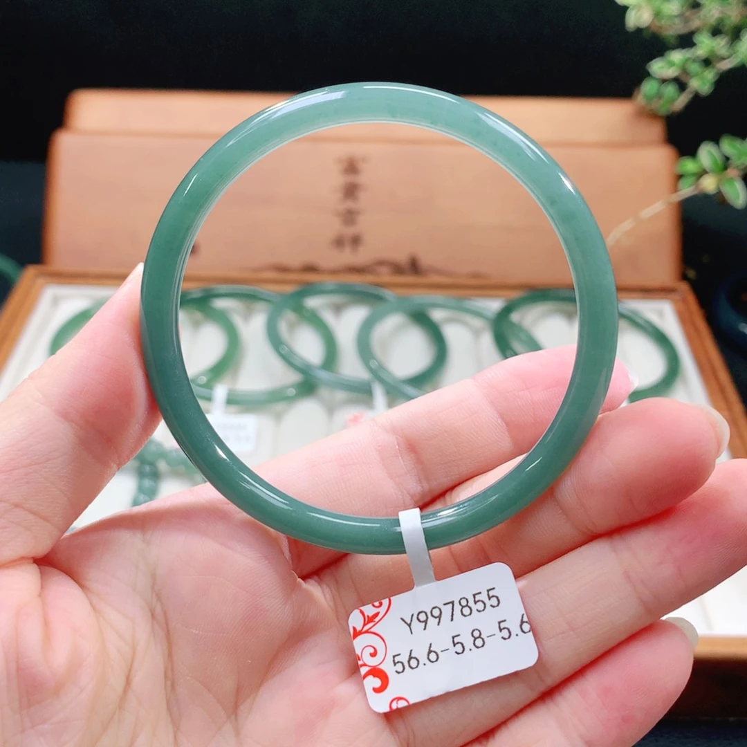 翡翠手镯（圆镯）未镶嵌