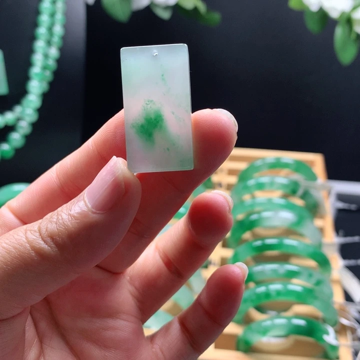 石英质玉吊坠未镶嵌