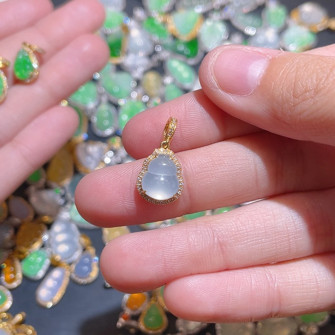 翡翠颈饰18K金镶嵌吊坠