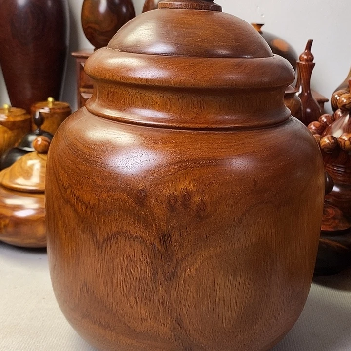 胜***丰缅甸花梨木大号茶叶罐一个