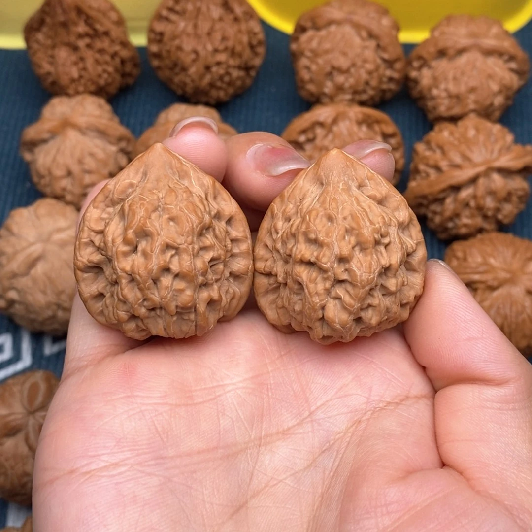 吊坠文玩核桃红酒杯33.5