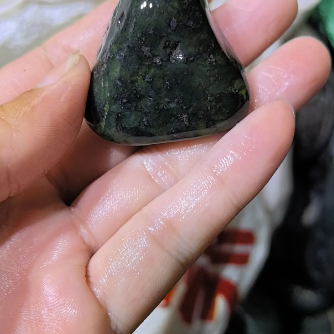 闫***礼有机玻璃藏玉药王石原石一个