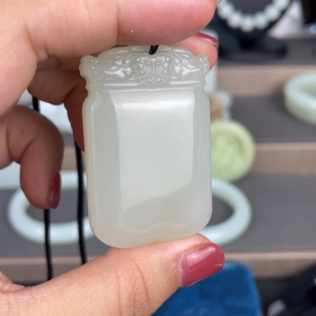 【闪购商品】颈饰未镶嵌和田玉