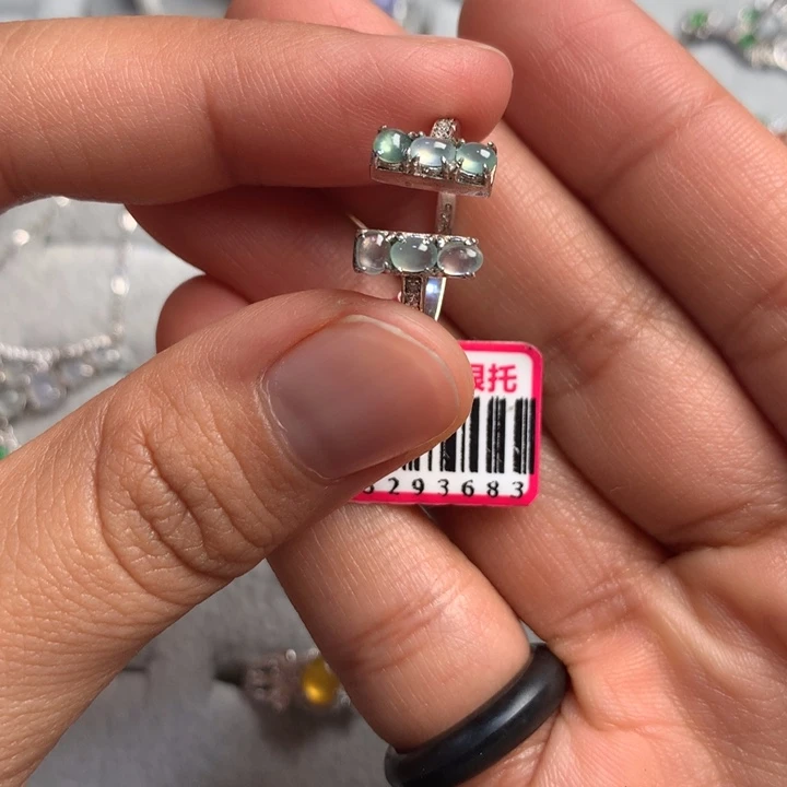 翡翠未镶嵌戒指银托