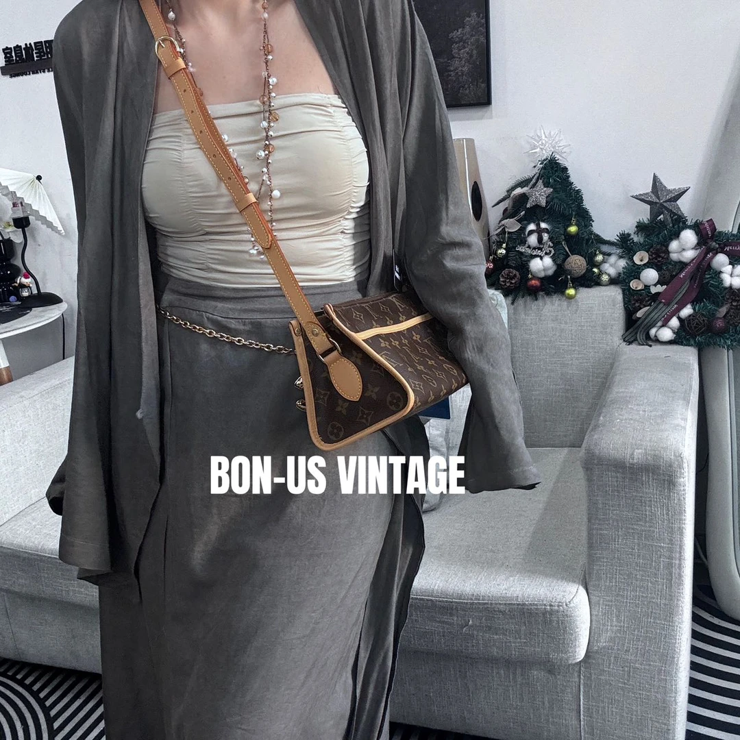 95新 LouisVuitton/路易威登 8613342/三角金球斜挎配皮换新