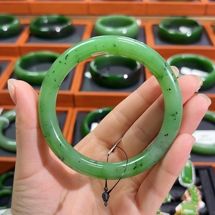 和田玉（碧玉）未镶嵌手镯