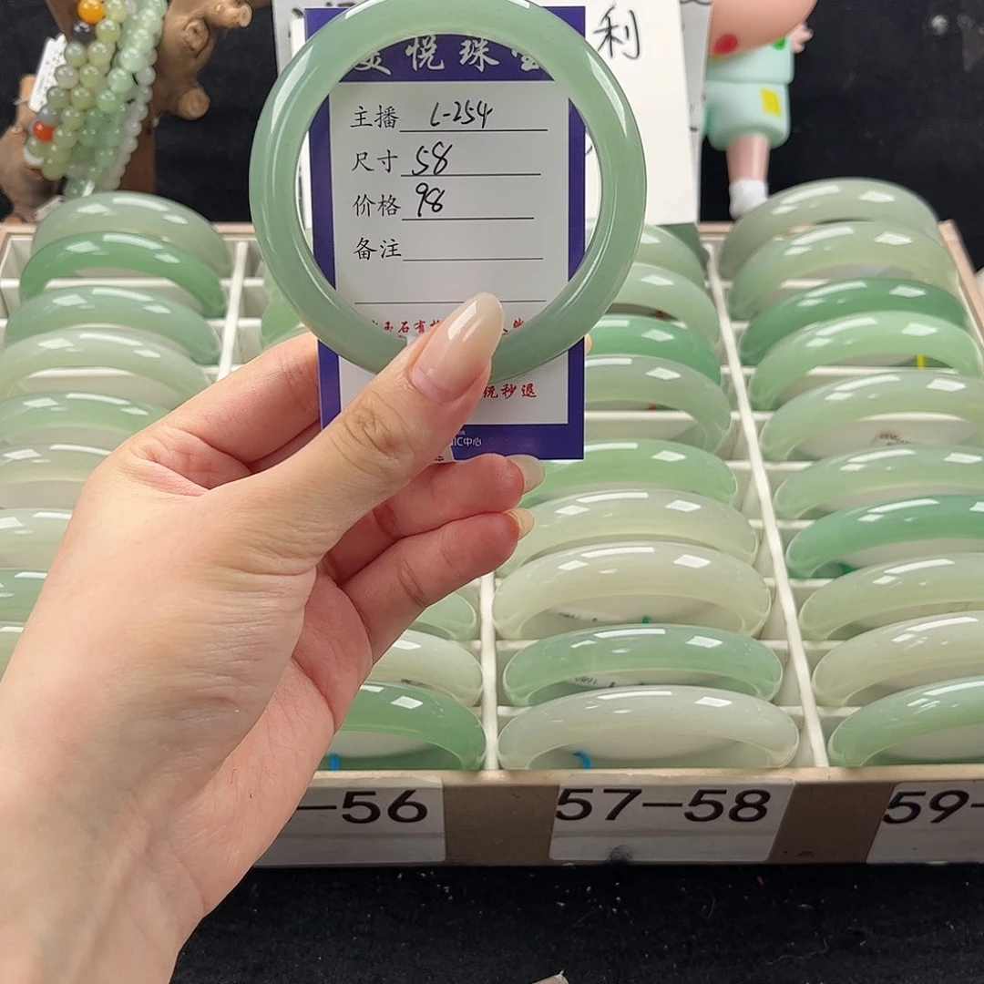 石英质玉手镯未镶嵌