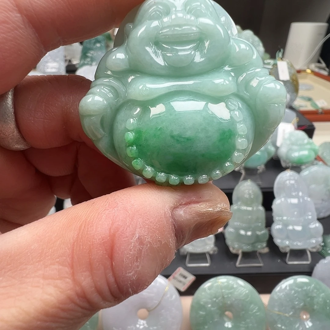 翡翠未镶嵌颈饰佛