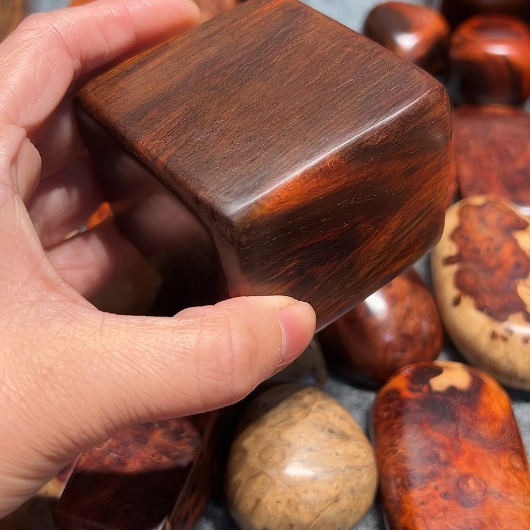 云****交趾黄檀（大红酸枝）