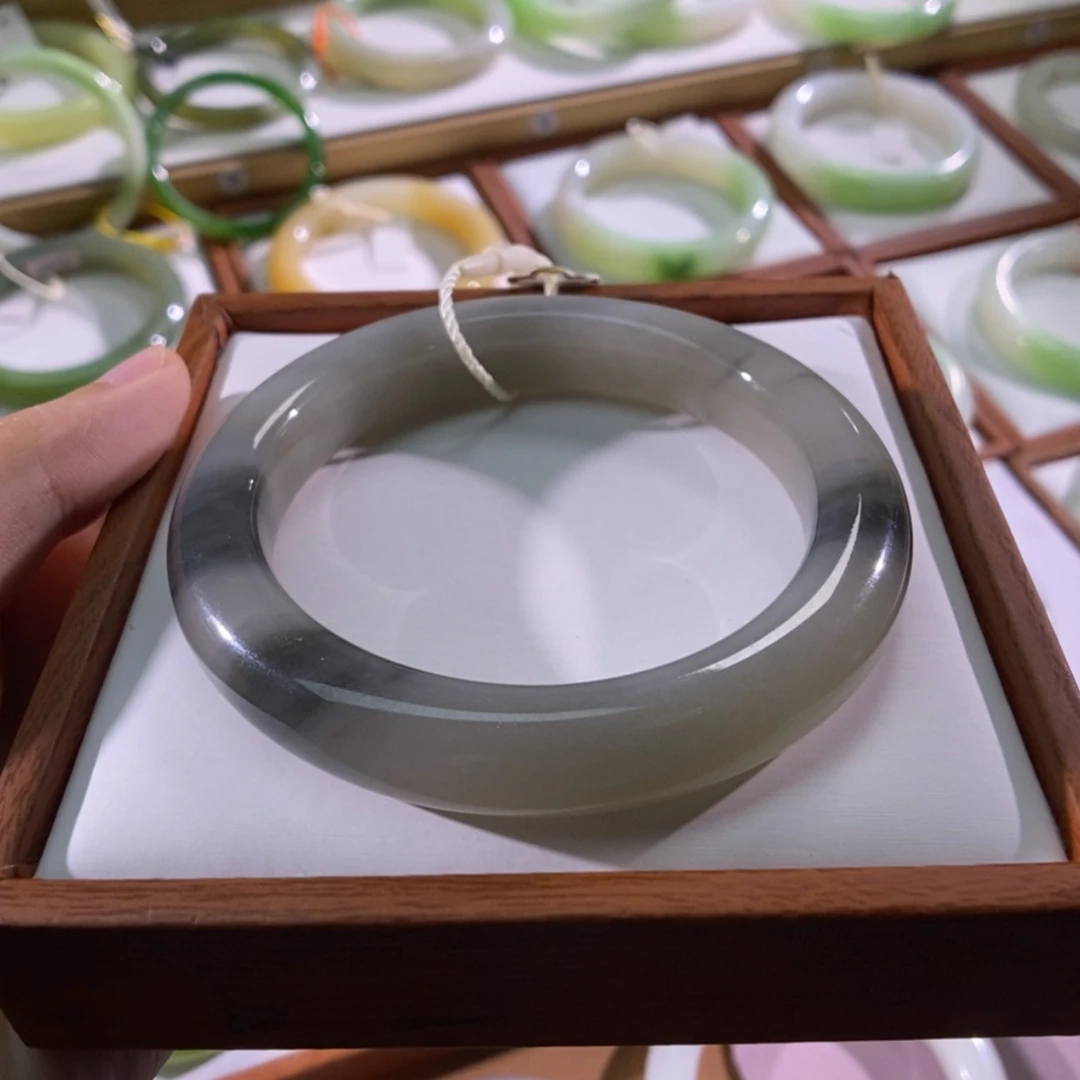 【闪购商品】未镶嵌手镯和田玉