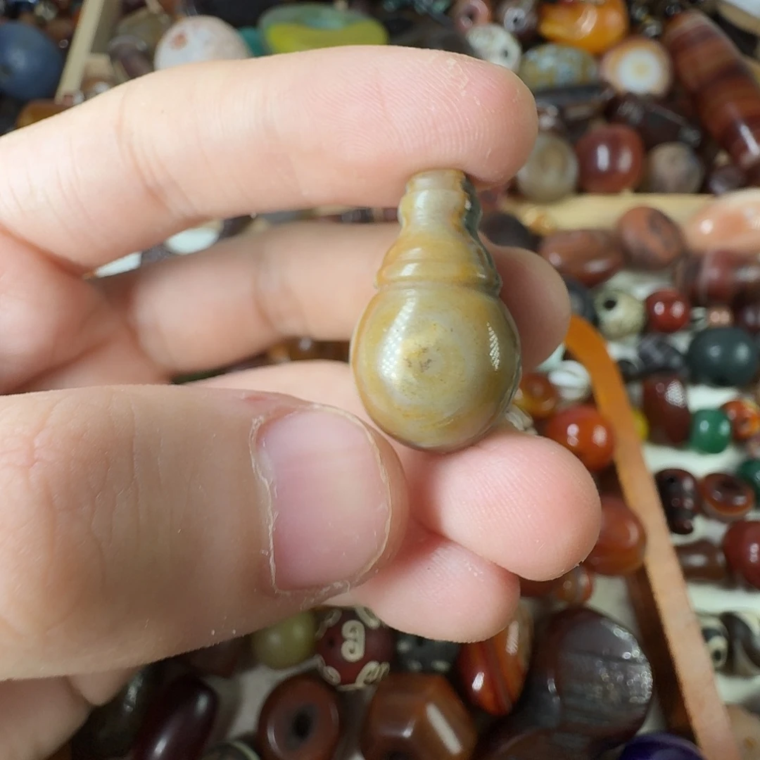 拥***青玛瑙/玉髓未镶嵌满30包邮