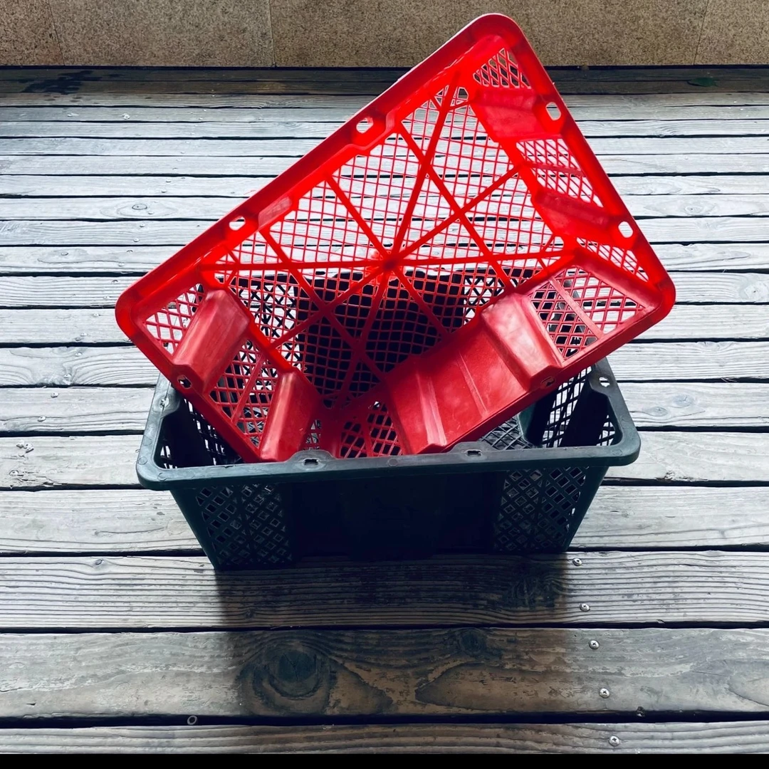 红色塑料运输筐镂空设计长方形出壳篮子二斤以上