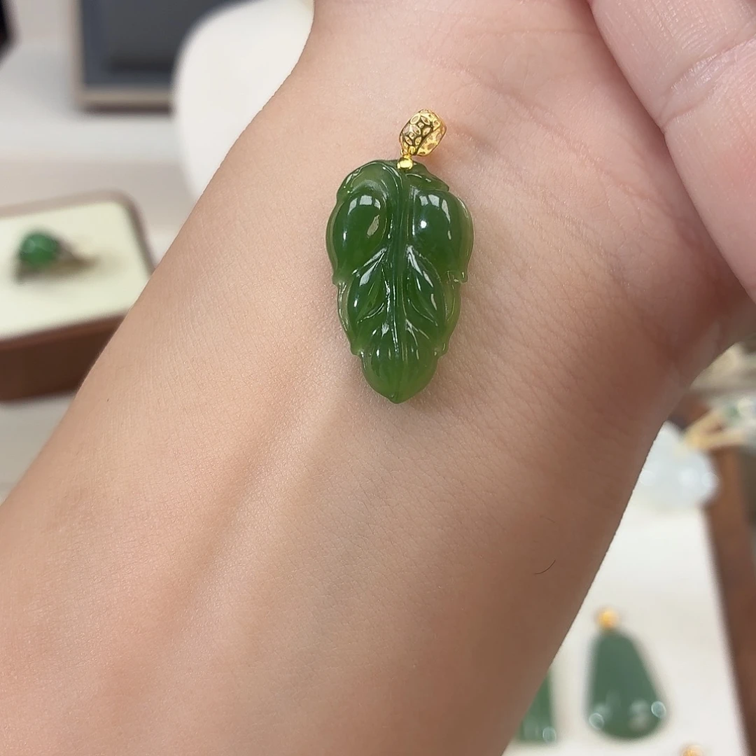 和田玉18K金镶嵌颈饰