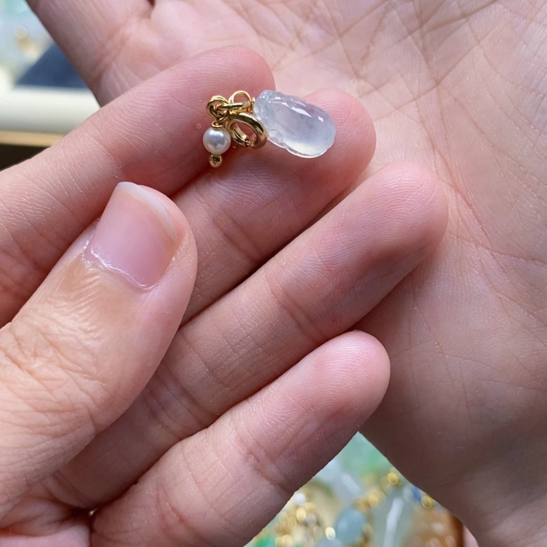 翡翠未镶嵌颈饰闪