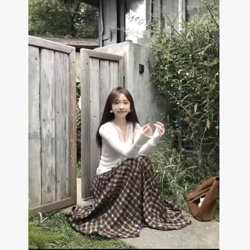 秋季时尚穿搭一整套2025新款法式蕾丝拼接上衣格子半身裙两件套潮