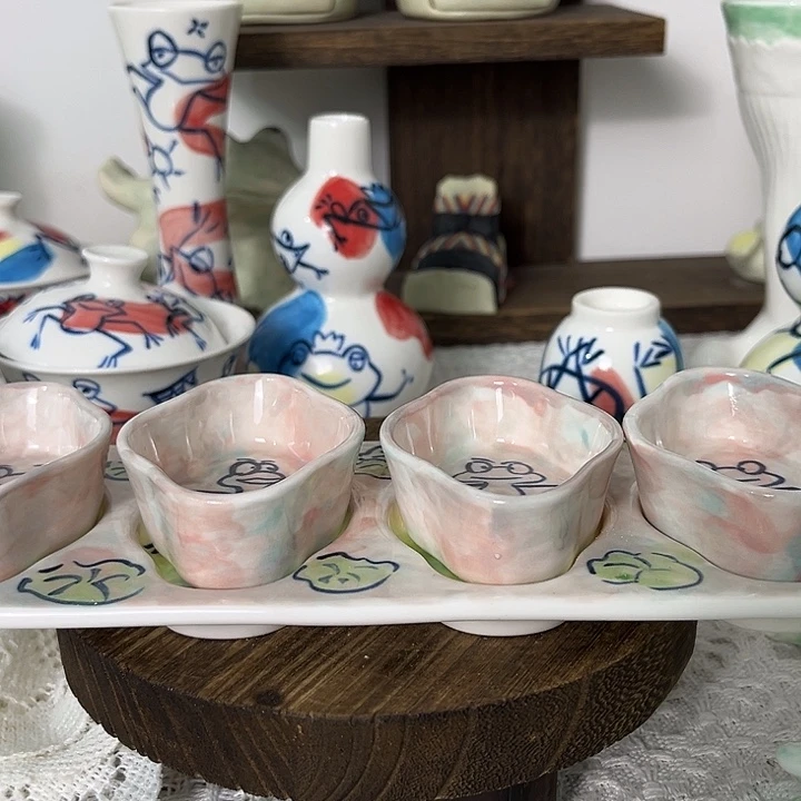 陶瓷青蛙盘四个小杯子