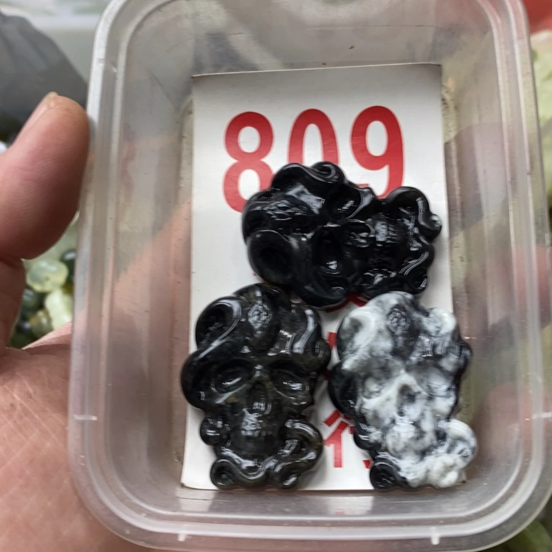 蛇纹石玉挂坠未镶嵌